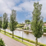 Panorama view of brick houses from an empty sidewalk street with cars, trees and lanterns SSUCv3H4sIAAAAAAAACpyRwW7DIAyG75P2DhHnVkqbpmn2KtUOBpwGlUIFpNNU9d1nIFScdwH82f7xD8/Pj6ZhHLwS7Kt5xohipfXig4OgrCHcblbu0Eh0NXm47tjWAKUK1inQNeQQxGzghgTNonXEr5RkPkBYPPp4+4oEBLyQRoZviTziOcdNSaQkdVCKsU3F/MITKyiL/6szH76LG7igEb9p4MqIQ42QjZxzKbv+BHS32hosUtnK1cMK0LGgq5TuTgllLlWbDXN69tIm7GKCiyO8J2fa2jtwHZ94Ik0sfAbvqVwWXl0k6JPtrbrH2JAMrKpM0k/EcNd17f5E63Ggbd+Pw1qQf29WpJPGKUIUi6uStXUVJ2DjTvb9hMP2KKHdHvrDuOUTnTjwqR9owelED//6AwAA//8DAAk6pIGYAgAA